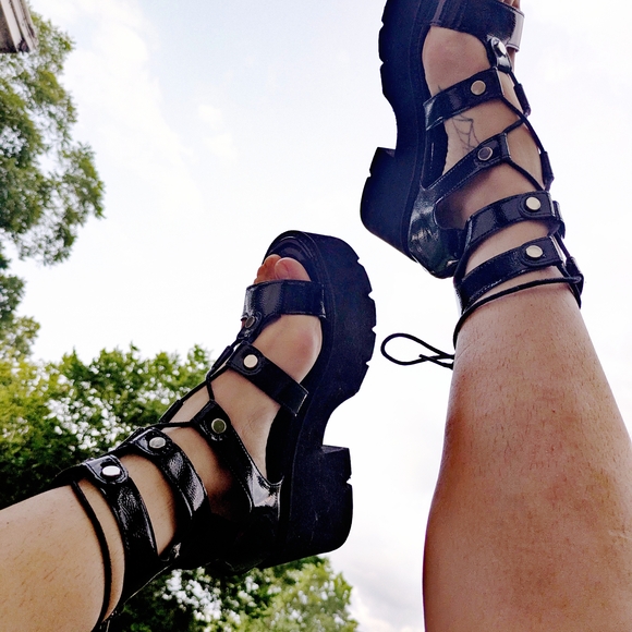 Gdgydh Shoes - 9.5 Black Strappy Platform Sandals